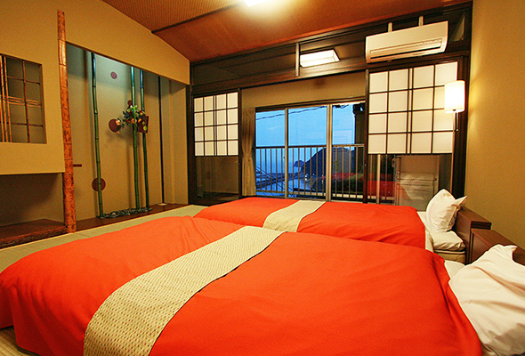 雑賀崎漁港を望む和室◆＜8帖+和室ツインベッド＞